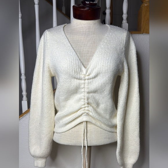 Forever 21 Sweaters - Elegant Cream Sweater